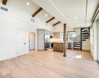 327 D Street - Photo Thumbnail 4