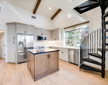 337 D Street - Photo Thumbnail 6