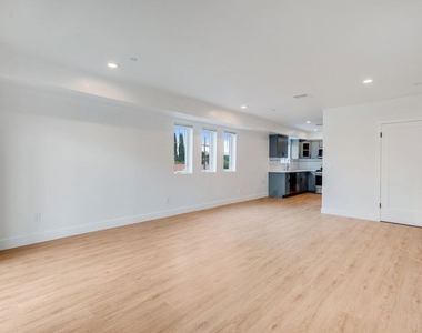 1802 1/2 S Highland Avenue - Photo Thumbnail 2