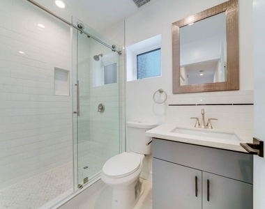 1802 1/2 S Highland Avenue - Photo Thumbnail 5