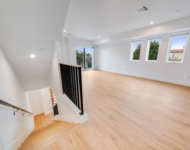 1802 1/2 S Highland Avenue - Photo Thumbnail 1