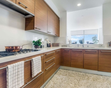 900 W Olympic Boulevard - Photo Thumbnail 2