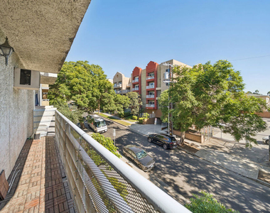 1519 N Martel Avenue - Photo Thumbnail 3