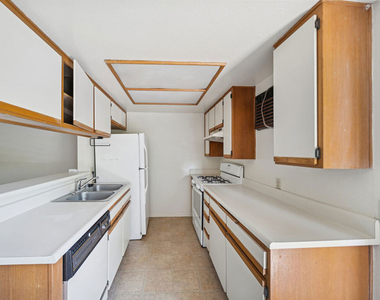 1519 N Martel Avenue - Photo Thumbnail 1
