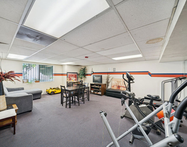1519 N Martel Avenue - Photo Thumbnail 5