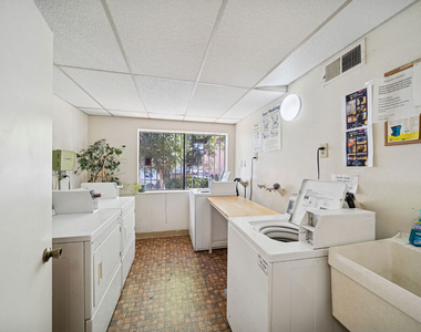 1519 N Martel Avenue - Photo Thumbnail 4