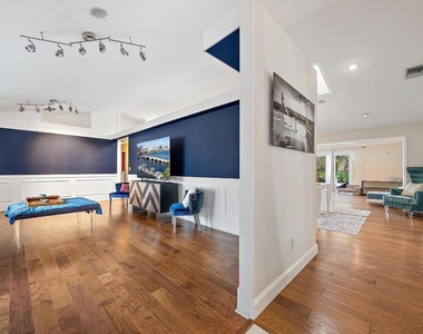 542 N Cypress Drive - Photo Thumbnail 3