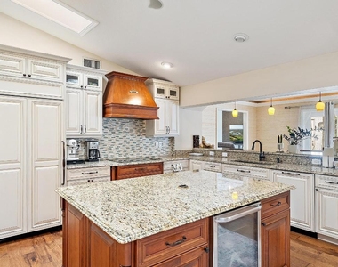 542 N Cypress Drive - Photo Thumbnail 5
