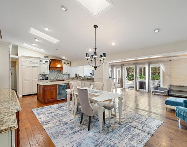 542 N Cypress Drive - Photo Thumbnail 4