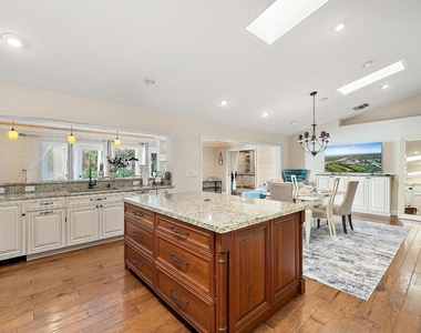 542 N Cypress Drive - Photo Thumbnail 6