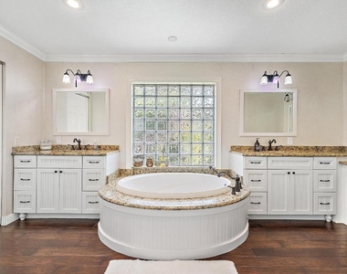 542 N Cypress Drive - Photo Thumbnail 13