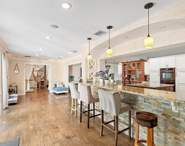 542 N Cypress Drive - Photo Thumbnail 8