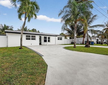 4540 Sw 28th Terrace - Photo Thumbnail 2