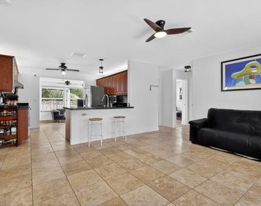 4540 Sw 28th Terrace - Photo Thumbnail 6