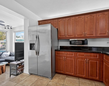 4540 Sw 28th Terrace - Photo Thumbnail 12