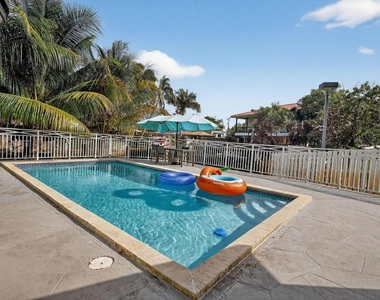 4540 Sw 28th Terrace - Photo Thumbnail 54