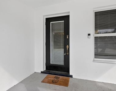 4540 Sw 28th Terrace - Photo Thumbnail 5