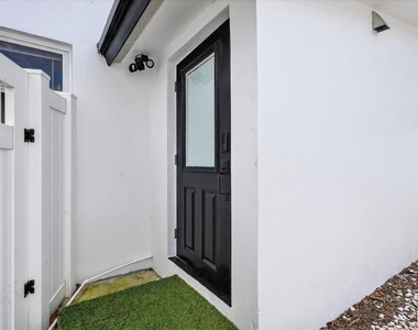 4540 Sw 28th Terrace - Photo Thumbnail 38