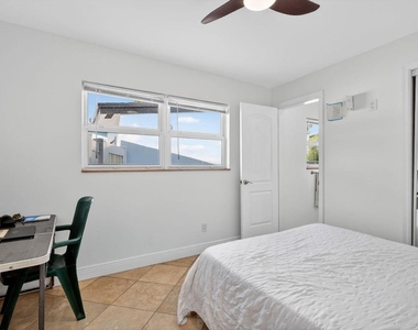 4540 Sw 28th Terrace - Photo Thumbnail 17