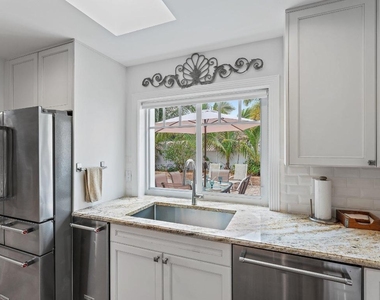 460 Sunrise Way - Photo Thumbnail 19