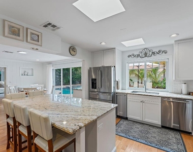 460 Sunrise Way - Photo Thumbnail 18