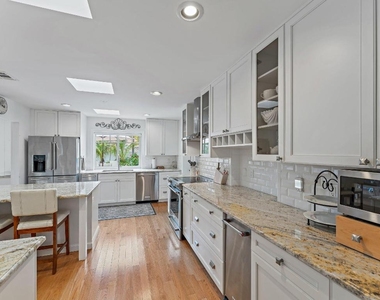 460 Sunrise Way - Photo Thumbnail 16