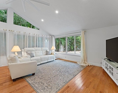 460 Sunrise Way - Photo Thumbnail 32