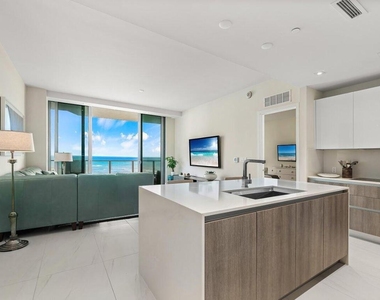 3100 N Ocean Drive - Photo Thumbnail 7