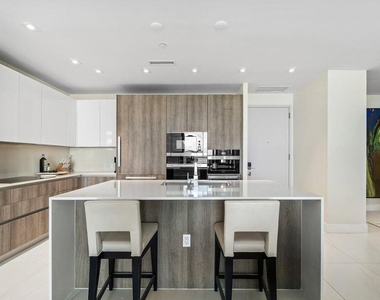 3100 N Ocean Drive - Photo Thumbnail 4