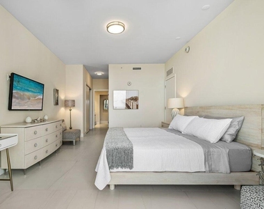3100 N Ocean Drive - Photo Thumbnail 14