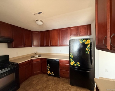 55 Pinebrook Place - Photo Thumbnail 4