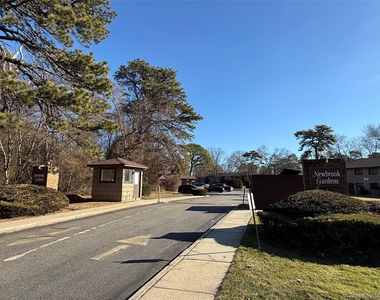 55 Pinebrook Place - Photo Thumbnail 8
