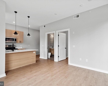 308 W Chelten Avenue - Photo Thumbnail 3