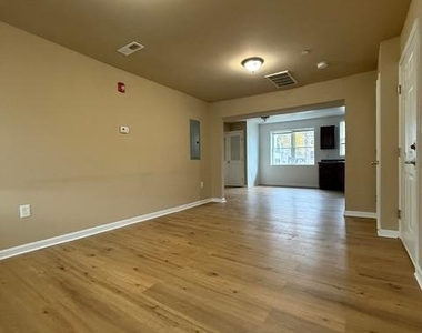 4300 Liberty Heights - Photo Thumbnail 2