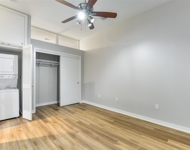 507 Sabine St - Photo Thumbnail 10