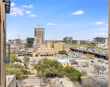 507 Sabine St - Photo Thumbnail 12