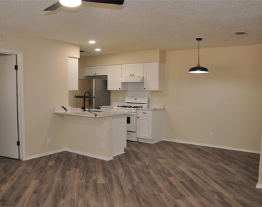 804 Osage Dr - Photo Thumbnail 4