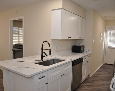 804 Osage Dr - Photo Thumbnail 3
