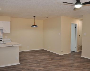 804 Osage Dr - Photo Thumbnail 8