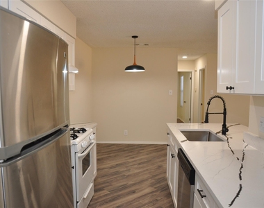 804 Osage Dr - Photo Thumbnail 6