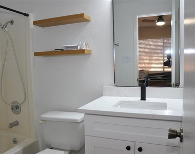 804 Osage Dr - Photo Thumbnail 12