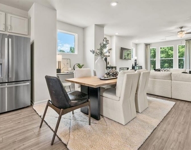 323 Sammon Way - Photo Thumbnail 7