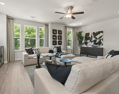 323 Sammon Way - Photo Thumbnail 5