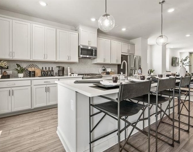 323 Sammon Way - Photo Thumbnail 12