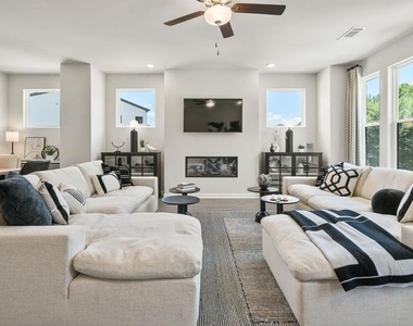 323 Sammon Way - Photo Thumbnail 2