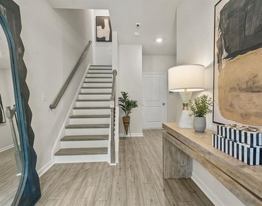 323 Sammon Way - Photo Thumbnail 16