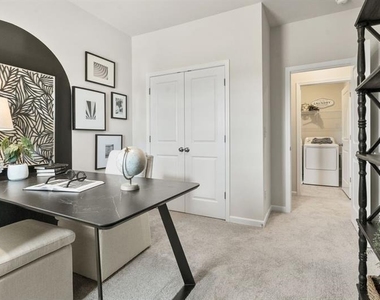 323 Sammon Way - Photo Thumbnail 36