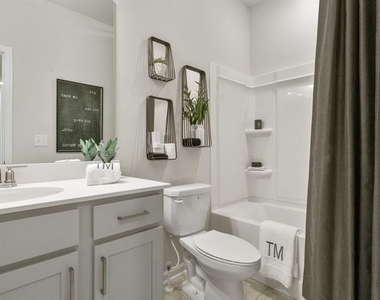 323 Sammon Way - Photo Thumbnail 34