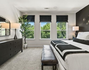 323 Sammon Way - Photo Thumbnail 26