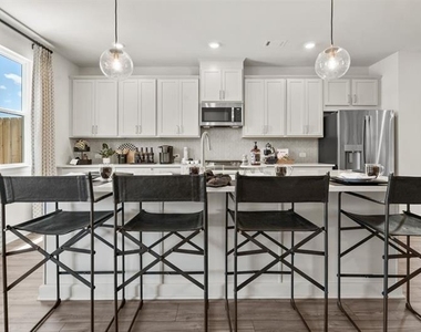 323 Sammon Way - Photo Thumbnail 13